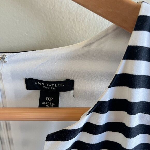 ANN TAYLOR‎ FIT & FLARE STRIPED DRESS BLACK WHITE WOMENS SIZE 8 PETITE - Picture 3 of 7